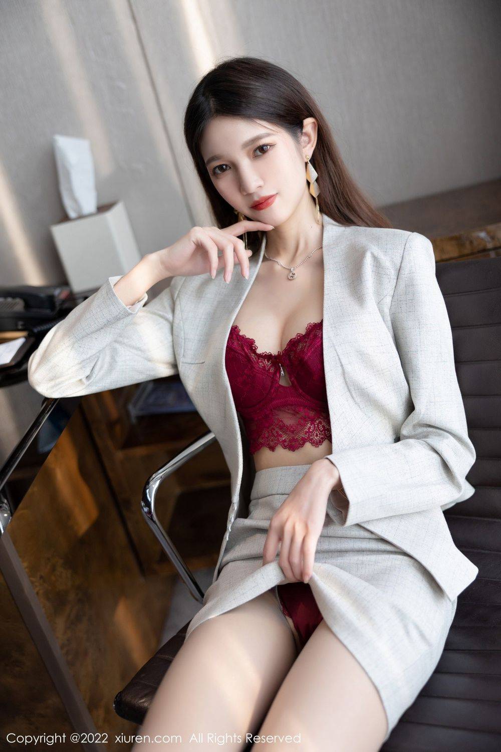 秀人网美女模特程程程-灰色制服搭配短裙职场OL性感写真-20