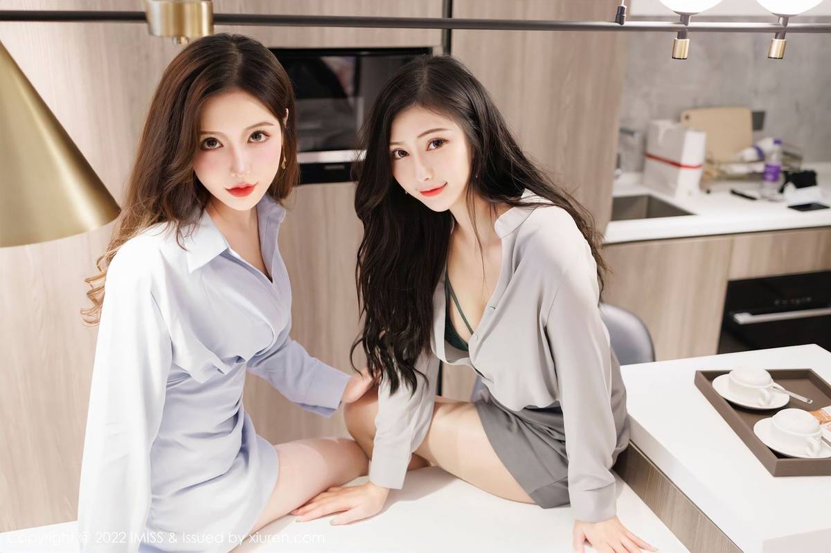 爱蜜社性感姐妹花Lavinia肉肉&LindaLinda白丝与OL系列写真-13