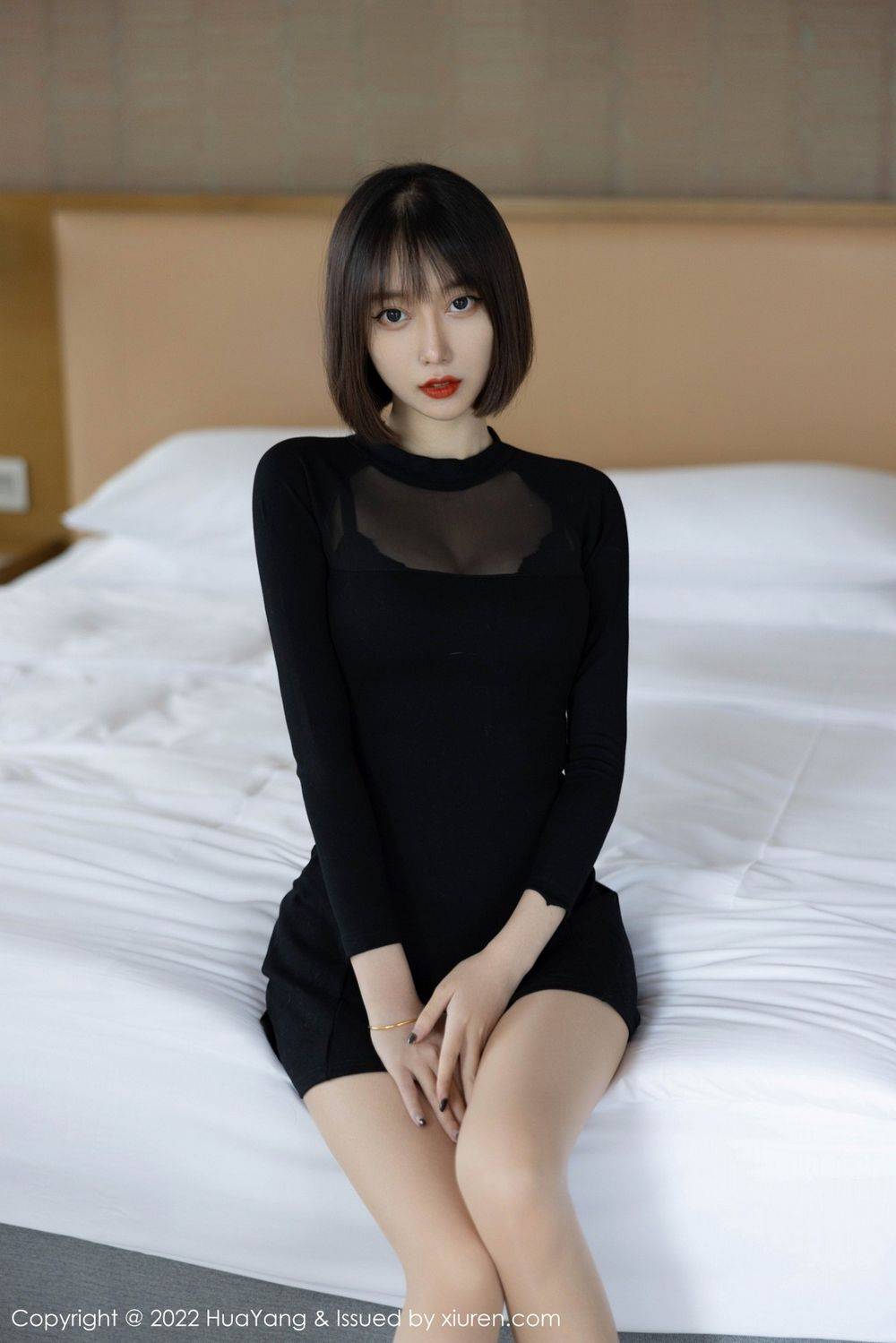 HuaYang花漾丽质美人玥儿玥er超短连衣裙搭配黑丝系列写真