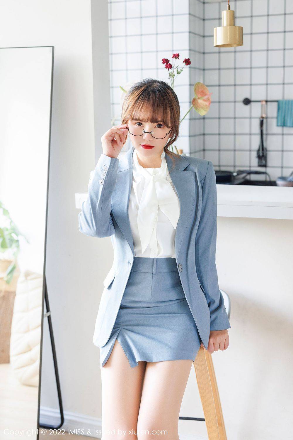 爱蜜社新人模特张思允Nice淡蓝色西服白色衬衣丝袜系列写真-5