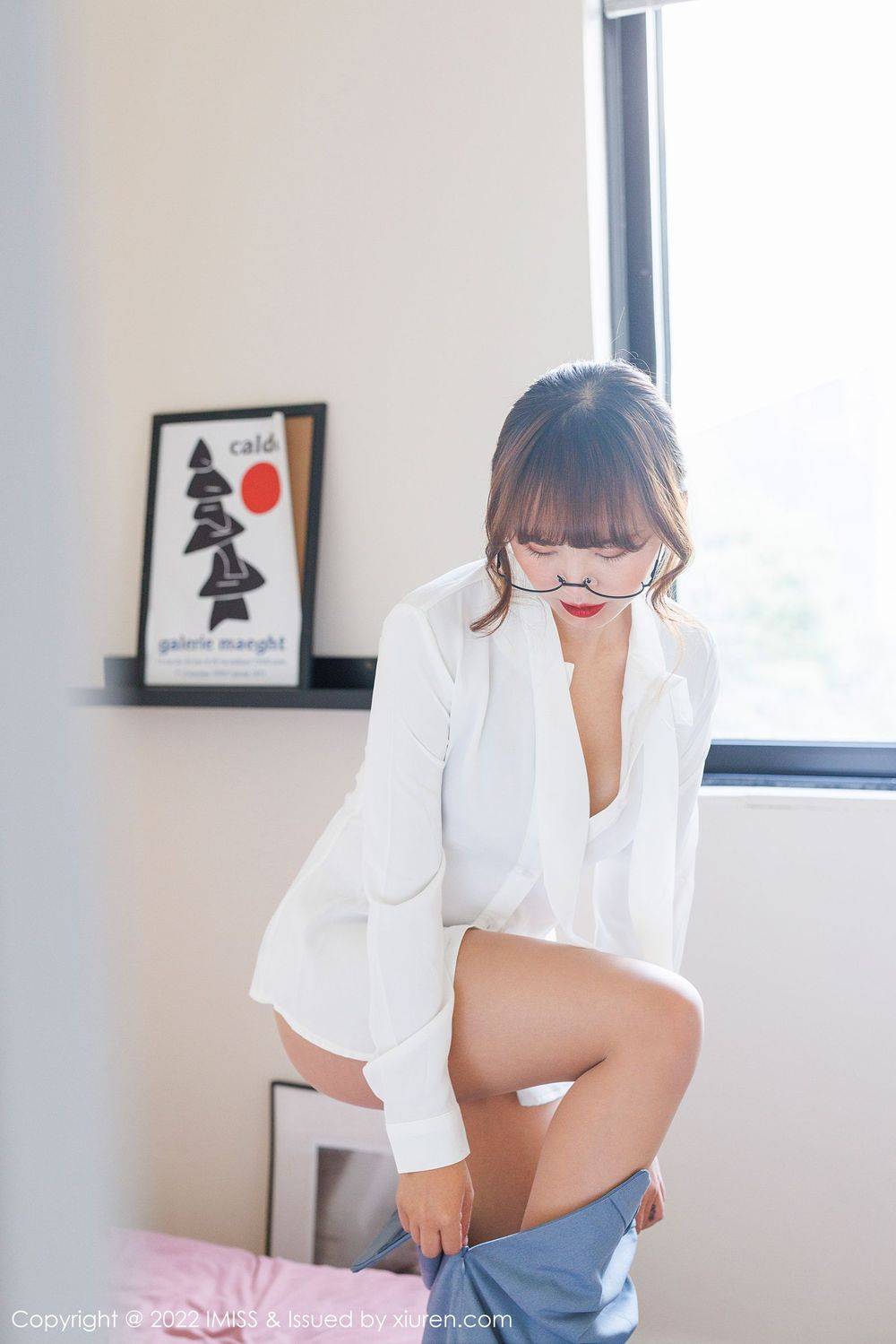 爱蜜社新人模特张思允Nice淡蓝色西服白色衬衣丝袜系列写真-24