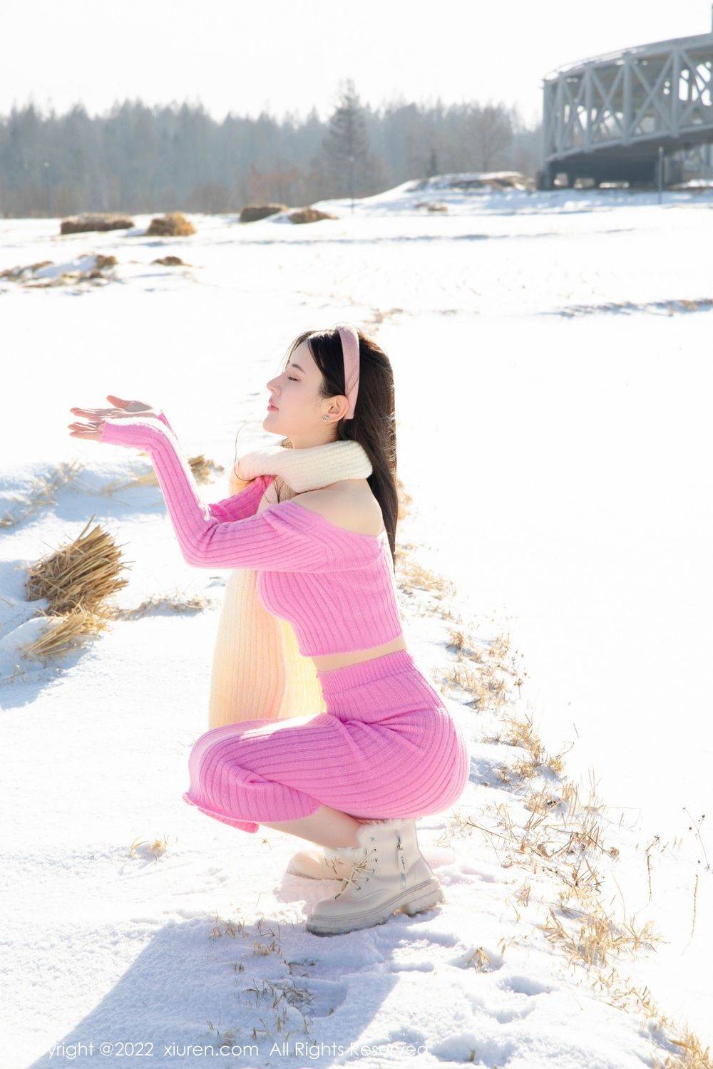 秀人网美女模特陈诗诗kiki白色毛衣搭配原色丝袜三亚旅拍-19