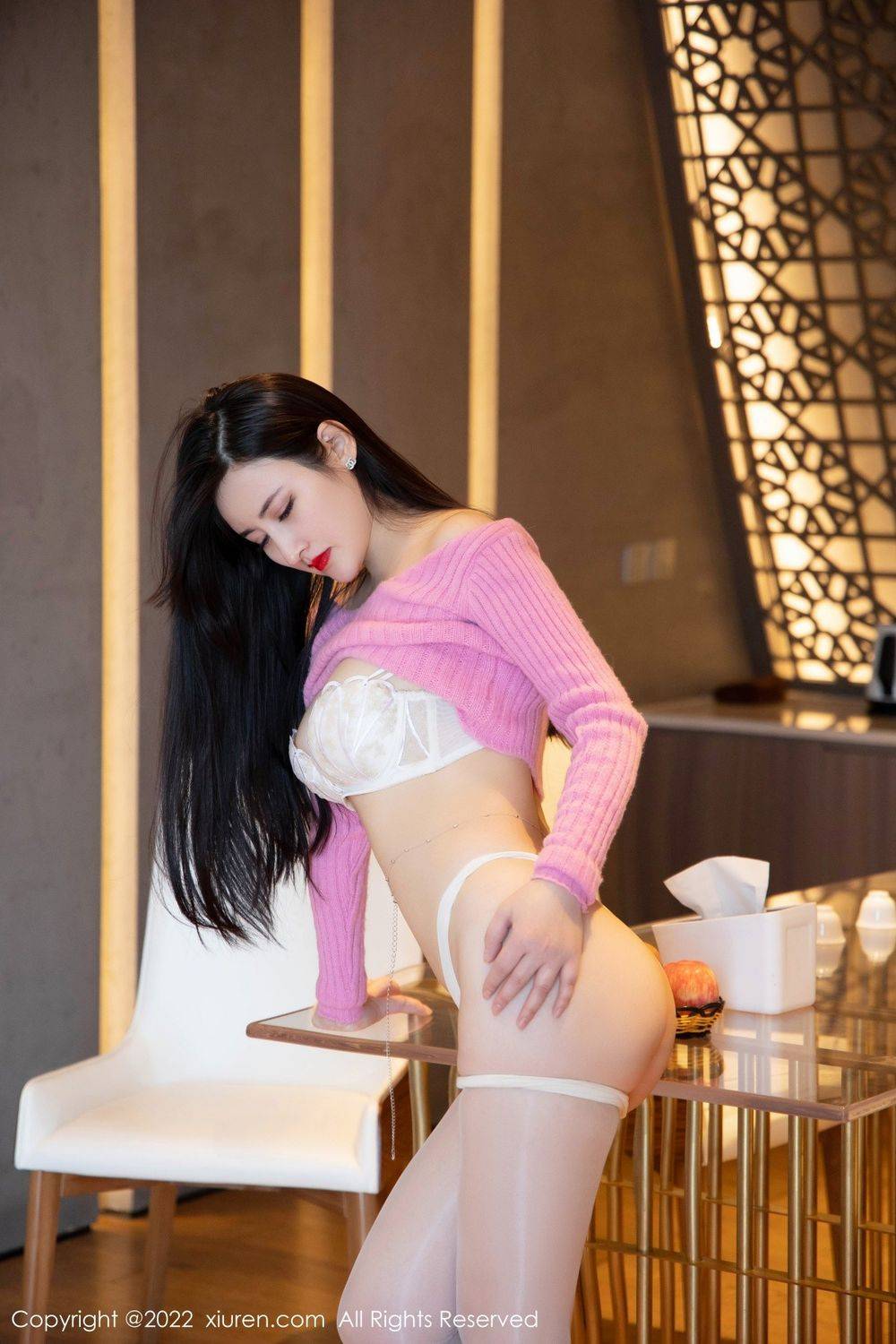 秀人网美女模特陈诗诗kiki白色毛衣搭配原色丝袜三亚旅拍-37