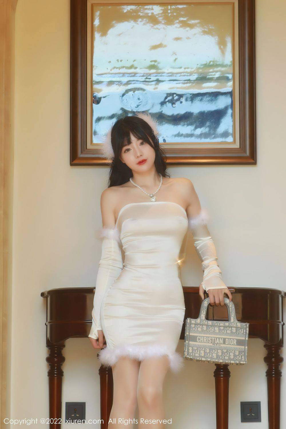 秀人网美女模特佘贝拉bella米色连衣短裙原色丝袜海南岛旅拍-15