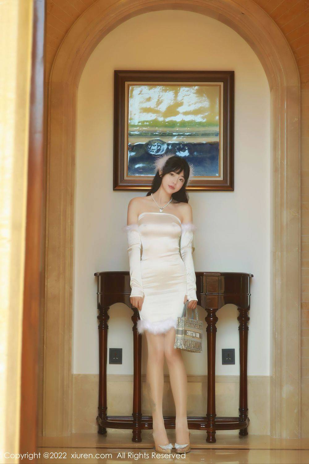 秀人网美女模特佘贝拉bella米色连衣短裙原色丝袜海南岛旅拍-13