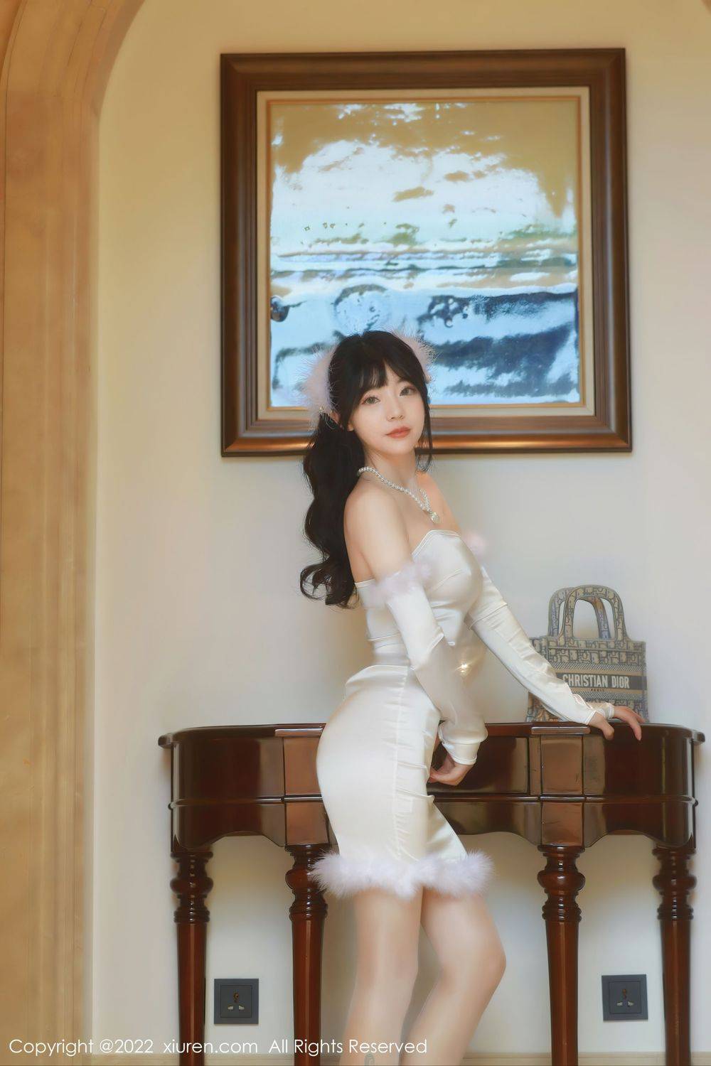 秀人网美女模特佘贝拉bella米色连衣短裙原色丝袜海南岛旅拍-17