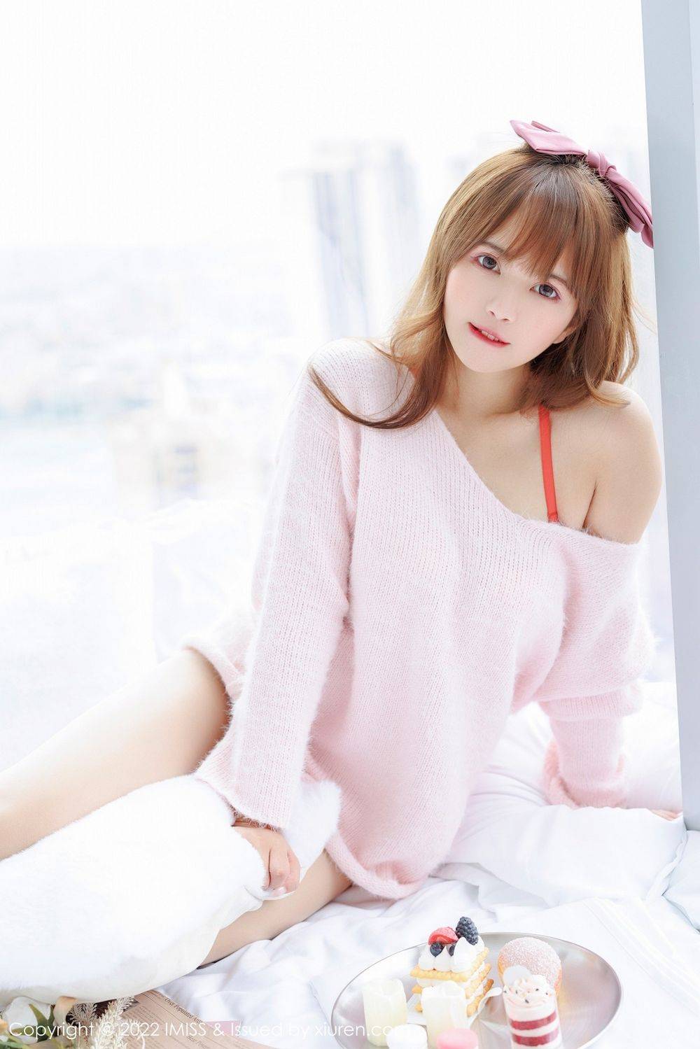 爱蜜社新人模特张思允Nice粉色毛衣搭配原色丝袜性感写真-3