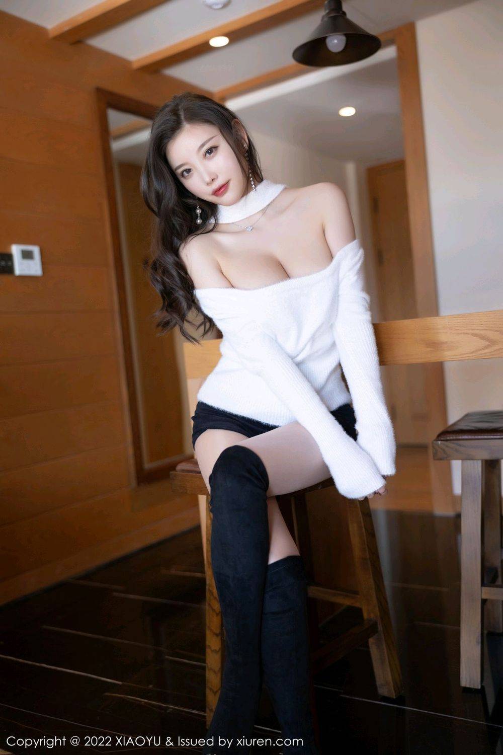 语画界性感女神杨晨晨Yome收身上衣黑色短裙丽江心愿旅拍-28