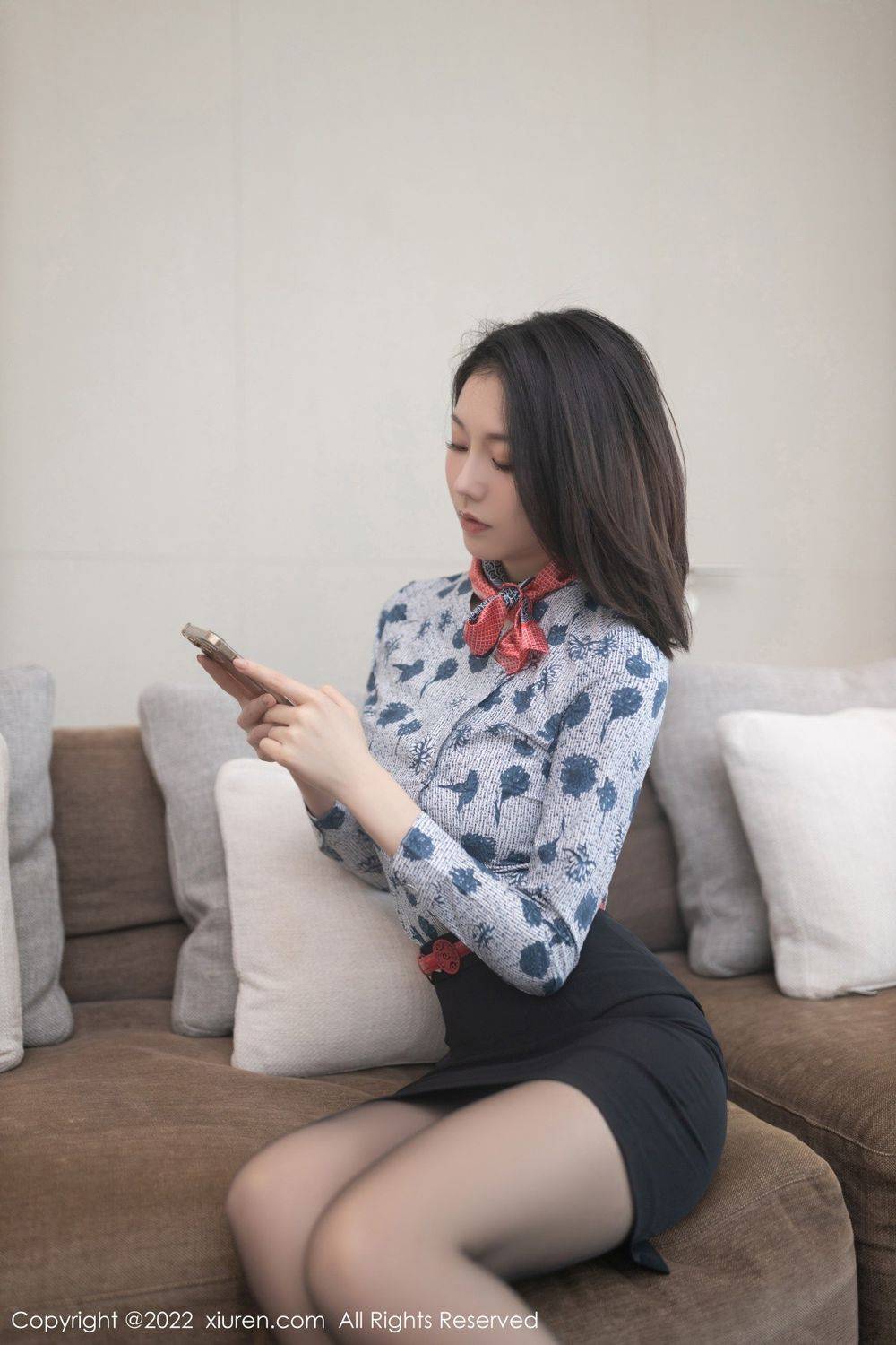 秀人网美女模特安然Maleah空姐制服搭配黑色短裙珠三角旅拍-5