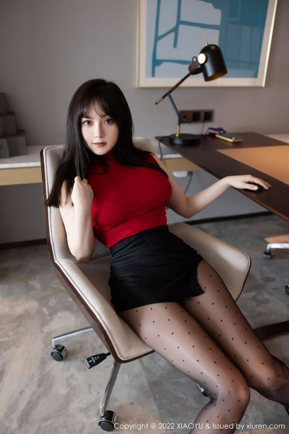 语画界美女模特豆瓣酱红色收身上衣搭配黑丝系列性感写真-27