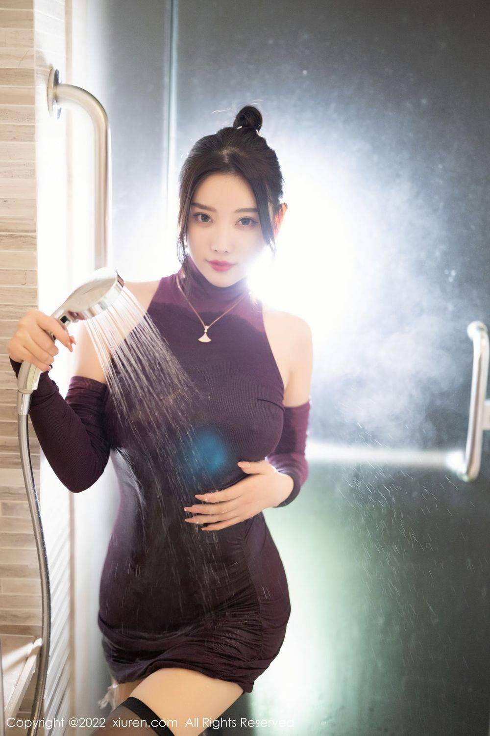 秀人网性感女神杨晨晨Yome紫色露肩连衣短裙黑丝系列写真-26