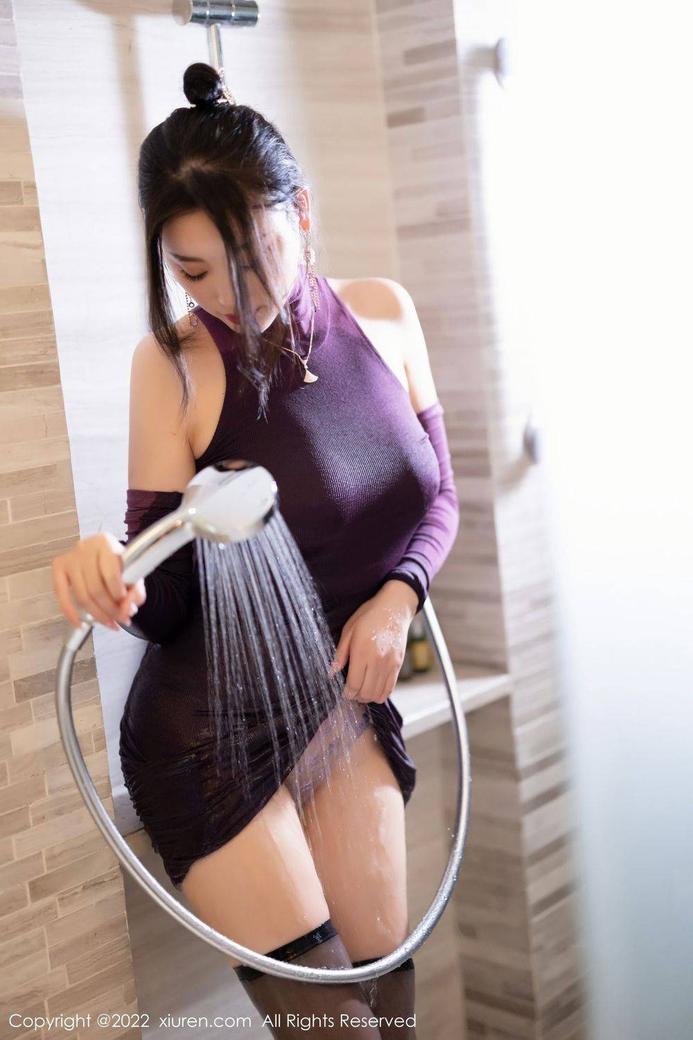 秀人网性感女神杨晨晨Yome紫色露肩连衣短裙黑丝系列写真-29