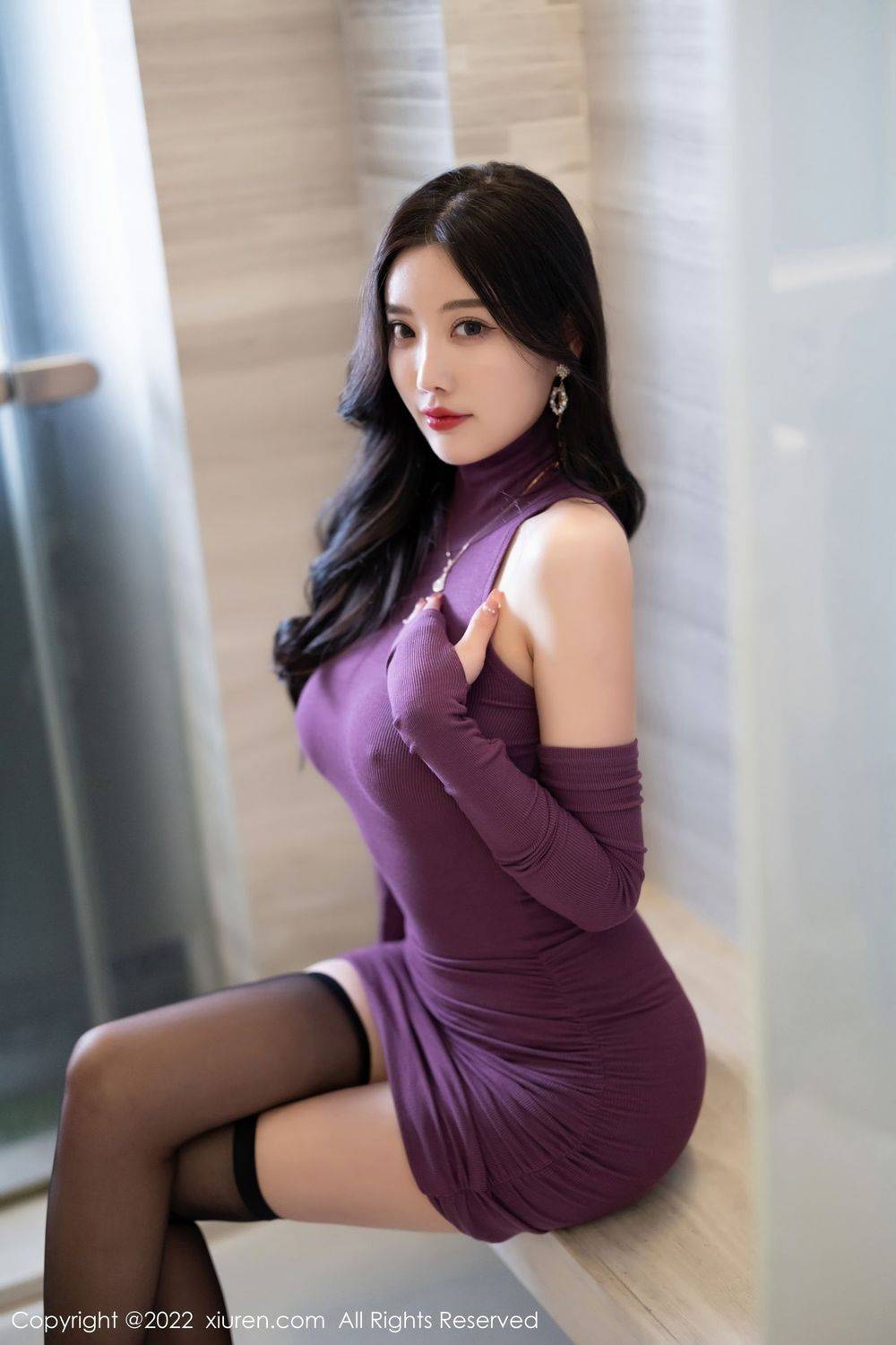 秀人网性感女神杨晨晨Yome紫色露肩连衣短裙黑丝系列写真-22