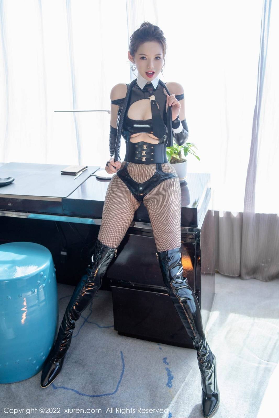 秀人网新人模特大美媚京黑色皮质服饰黑丝渔网性感写真-7