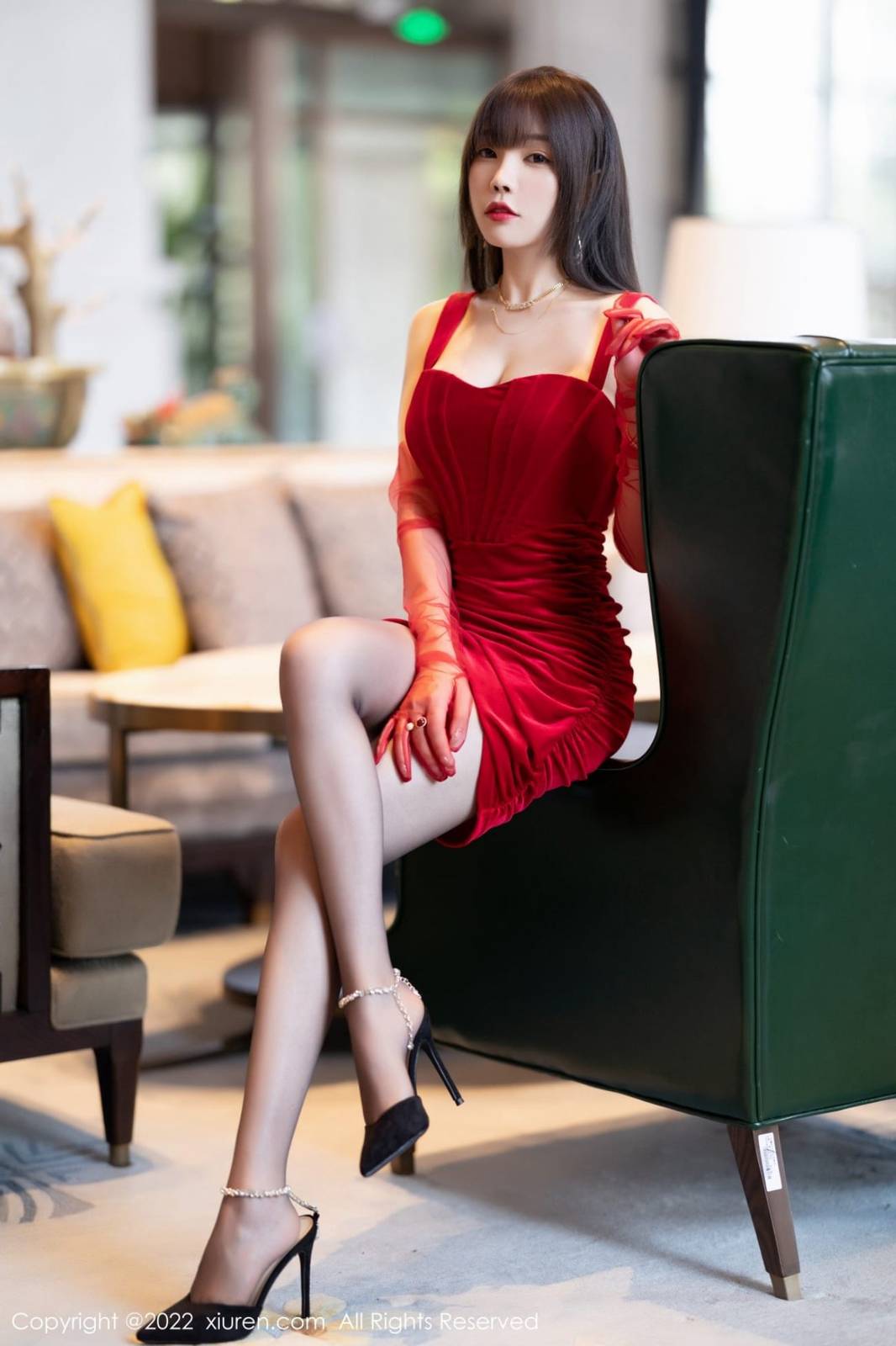 秀人网性感女神芝芝Booty红色连衣短裙搭配诱人黑丝写真-18