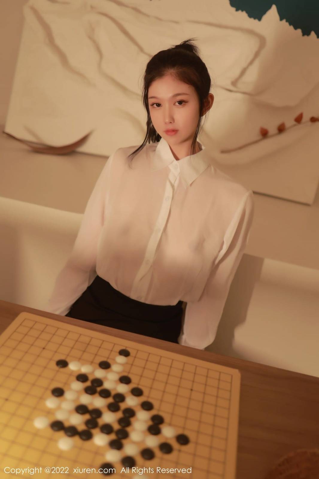 秀人网美女模特李雅柔白色轻透上衣搭配黑色短裙淋漓写真