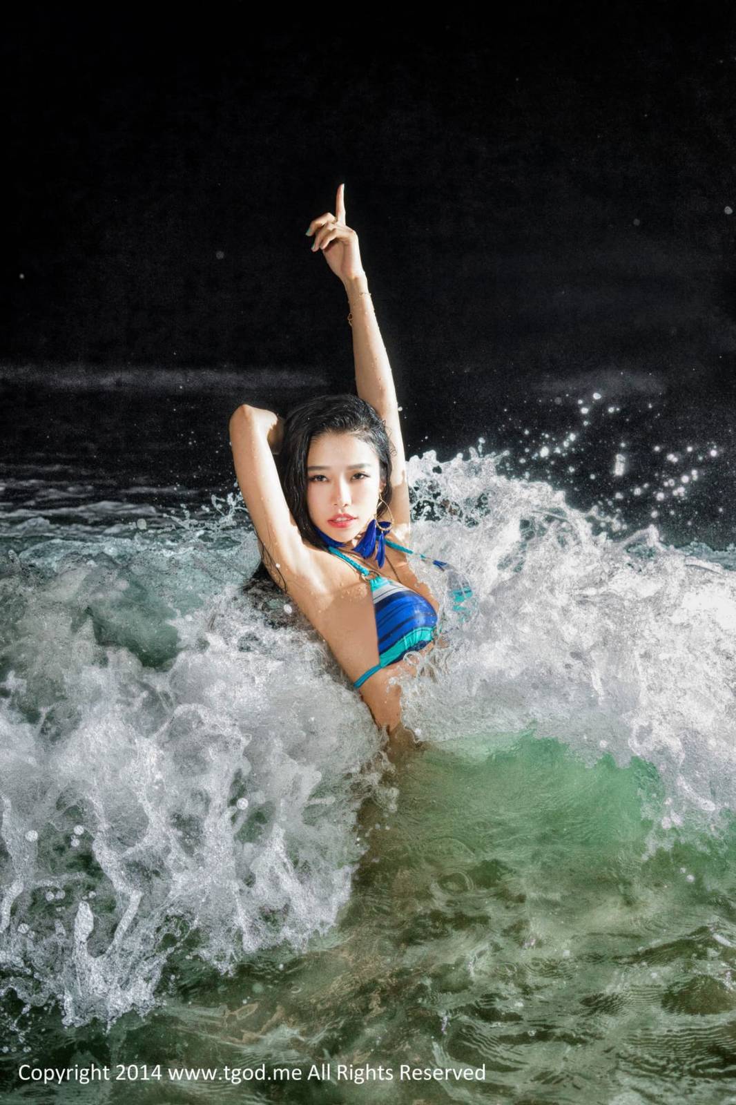 推女神美女模特luvian本能比基尼泳装多套服饰系列傲人写真-22