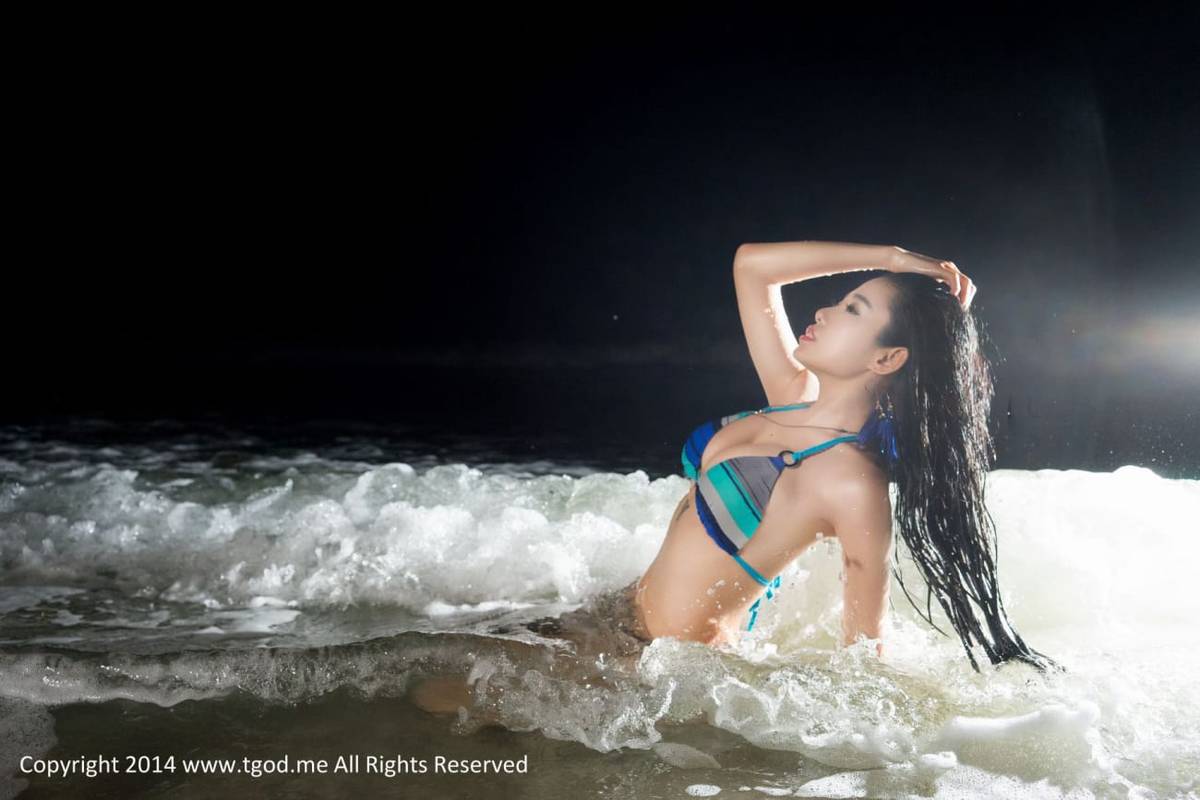 推女神美女模特luvian本能比基尼泳装多套服饰系列傲人写真-23