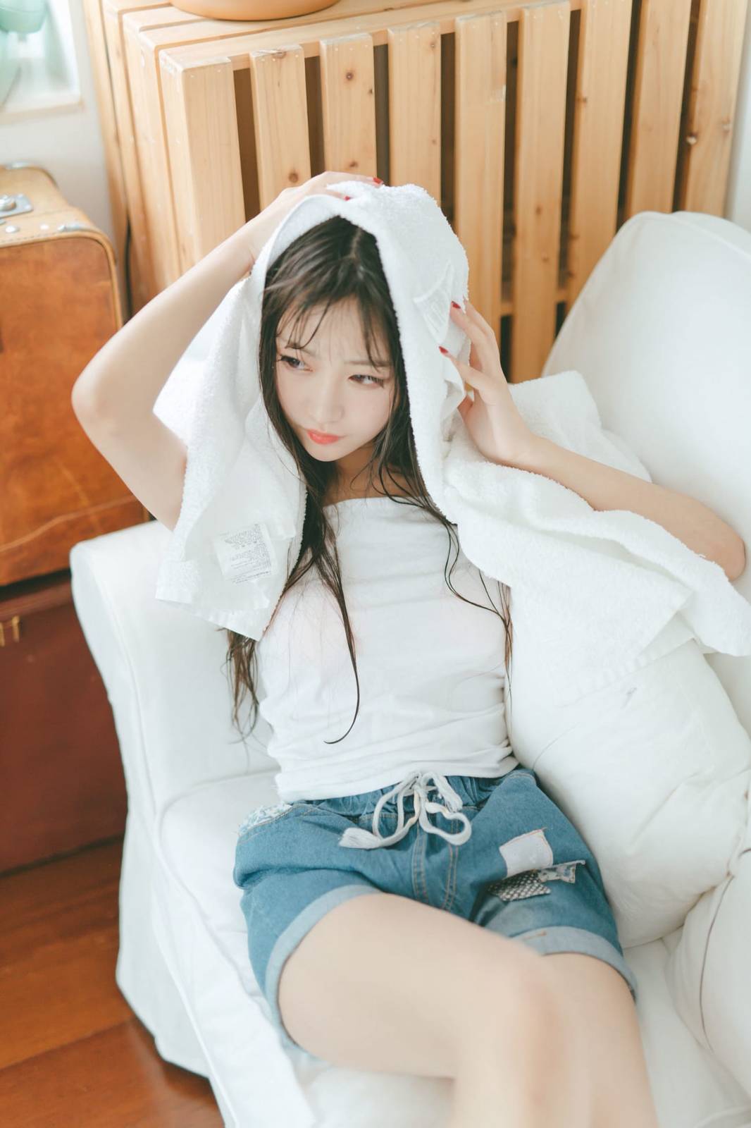 网络美女Shika小鹿鹿牛仔热裤微湿长发系列私房写真-5