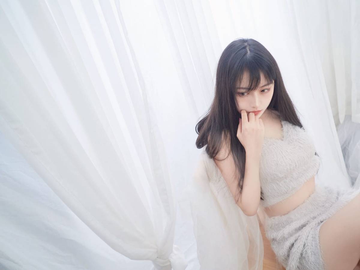 网络美女Shika小鹿鹿牛仔热裤微湿长发系列私房写真-13