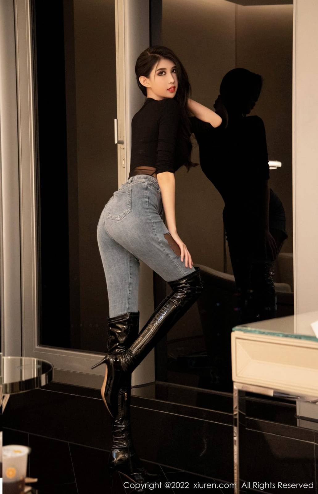 秀人网美女模特葛征Model黑色服饰蓝色牛仔裤西双版纳旅拍-3