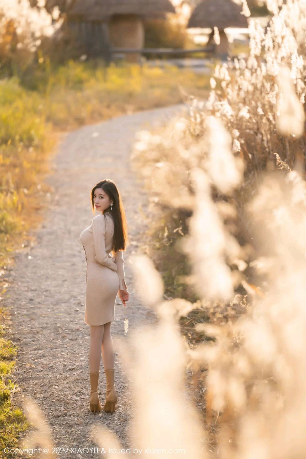 语画界性感女神杨晨晨Yome毛线连衣裙搭配原色丝袜丽江旅拍-23