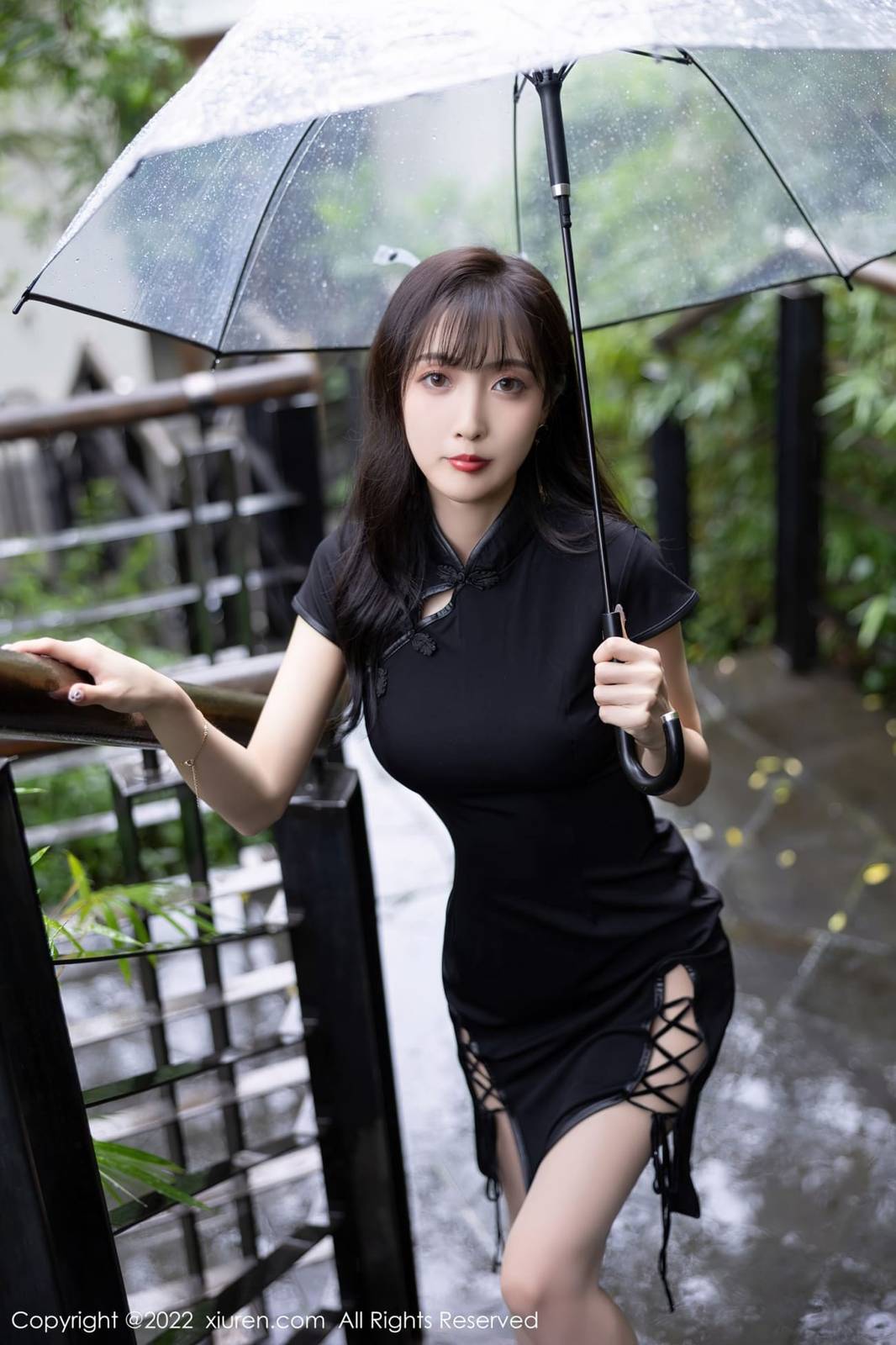 秀人网美女模特林星阑黑色短款旗袍搭配原色丝袜性感写真