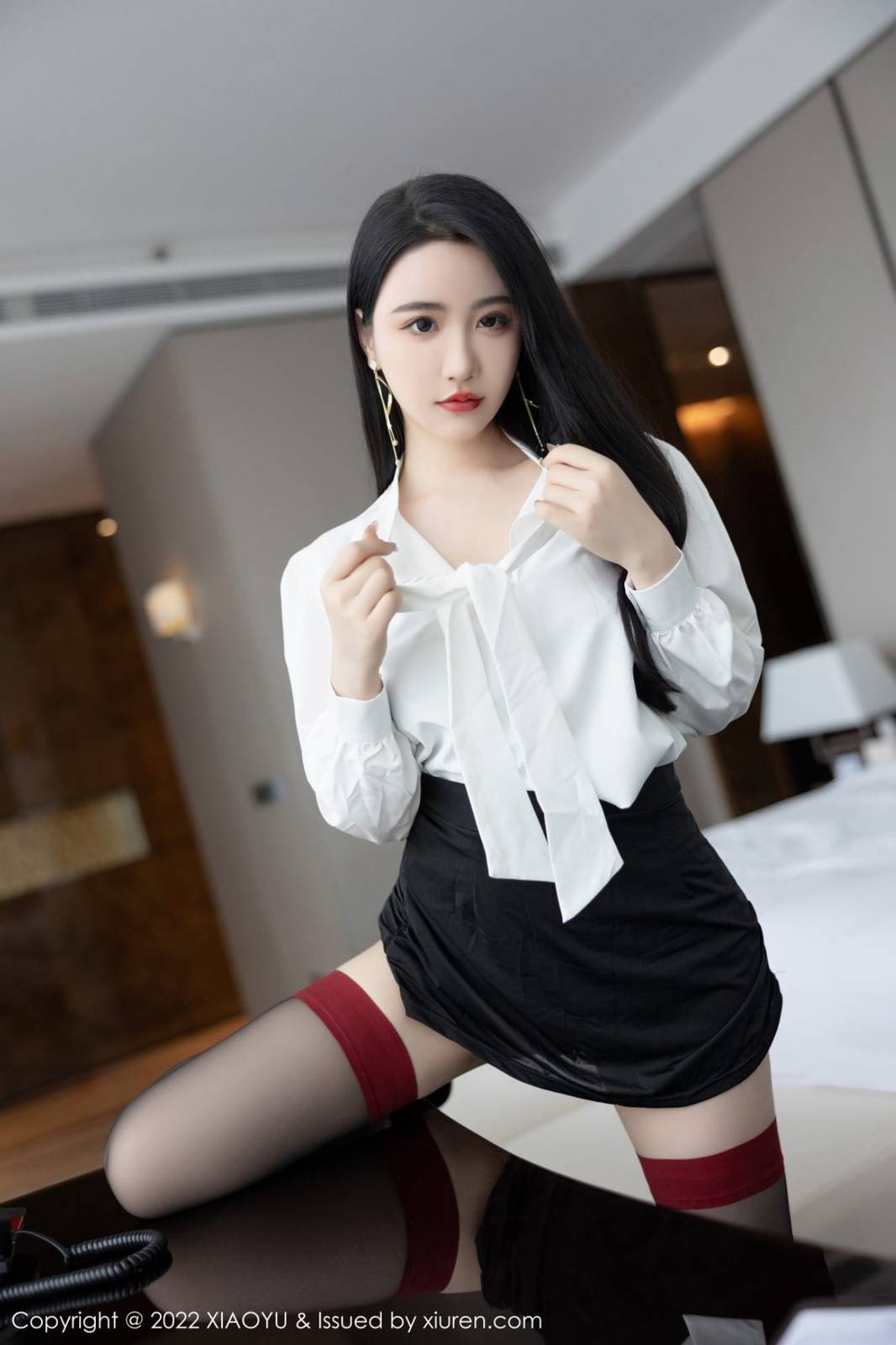 语画界性感女神Cherry樱桃酱职场秘书装扮搭配黑丝系列写真-12