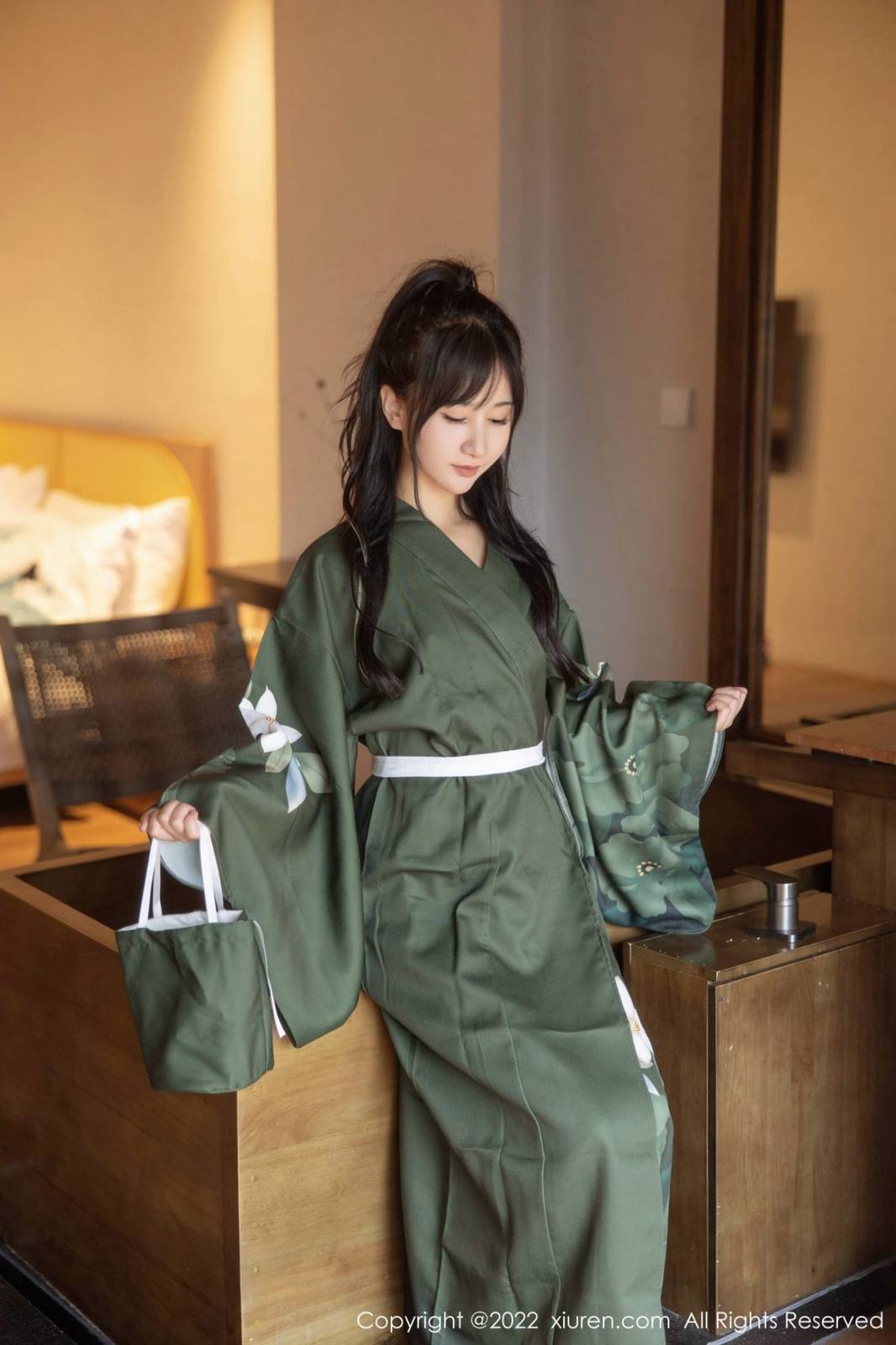 秀人网性感女神小果冻儿jelly灰绿色和服美腿系列大理旅拍