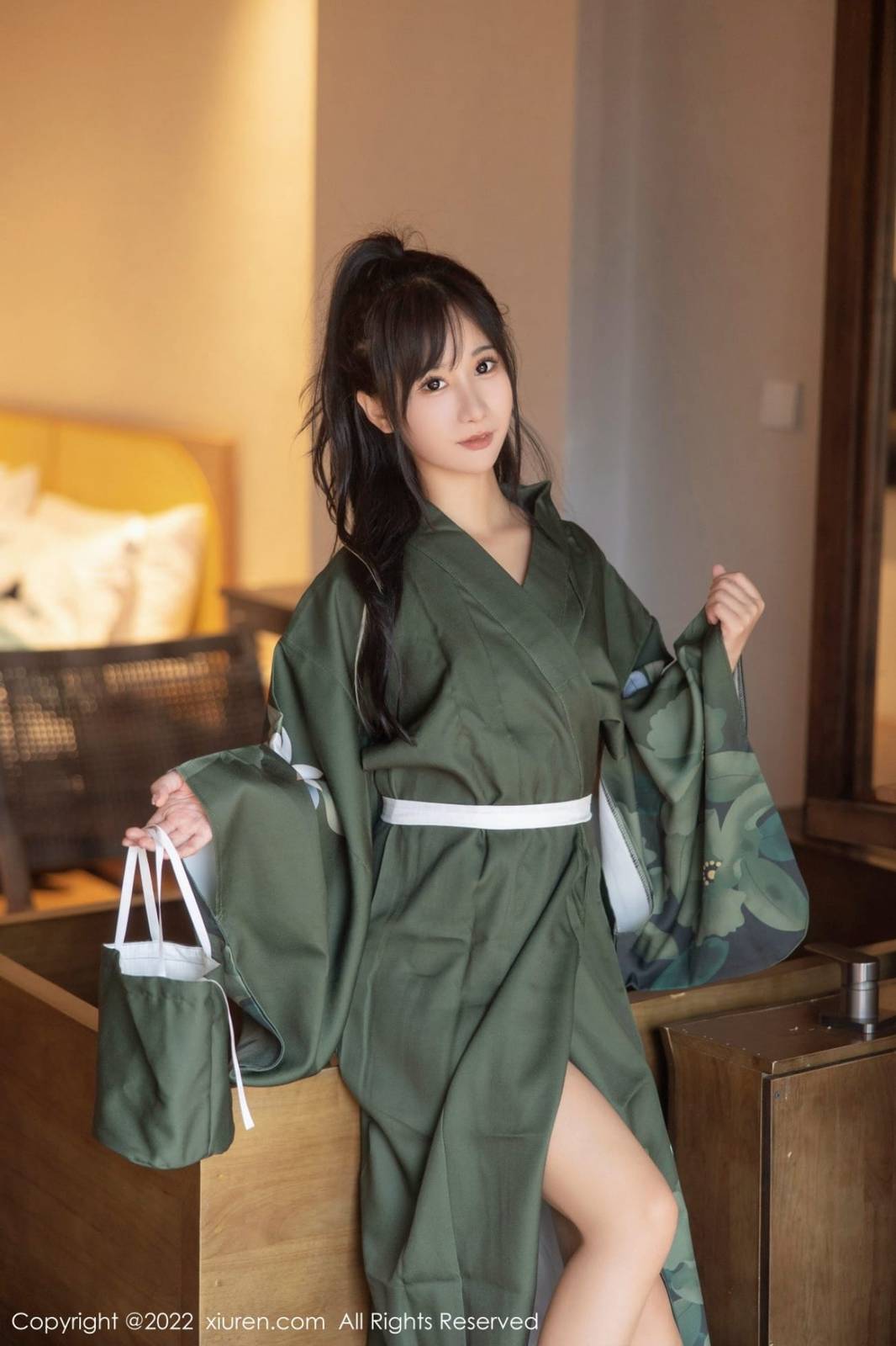 秀人网性感女神小果冻儿jelly灰绿色和服美腿系列大理旅拍-3