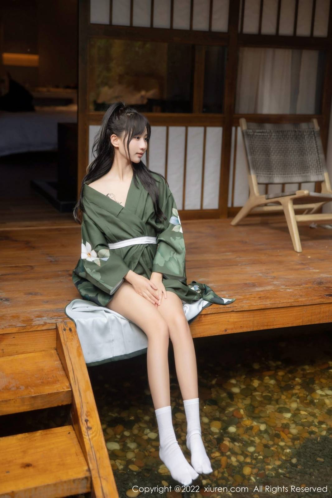 秀人网性感女神小果冻儿jelly灰绿色和服美腿系列大理旅拍-7