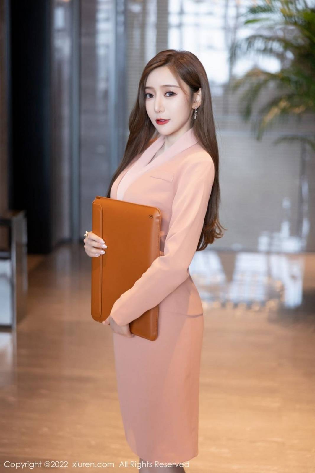 秀人网性感女神王馨瑶yanni粉色服饰搭配原色丝袜妩媚写真-10