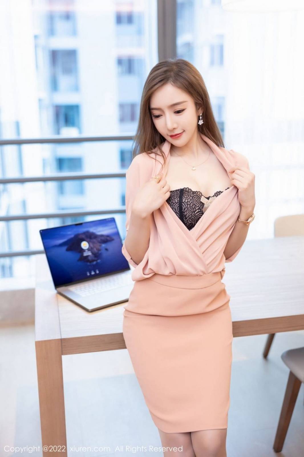 秀人网性感女神王馨瑶yanni粉色服饰搭配原色丝袜妩媚写真-20