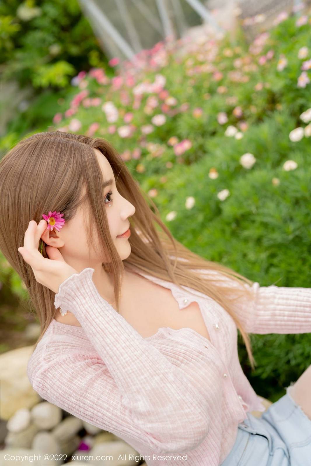 秀人网性感女神Flower朱可儿粉色上衣搭配牛仔短裙大理旅拍-14