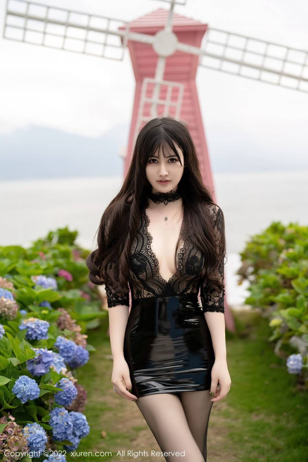 秀人网美女模特陈诗诗kiki清透蕾丝皮质短裙服饰大理旅拍