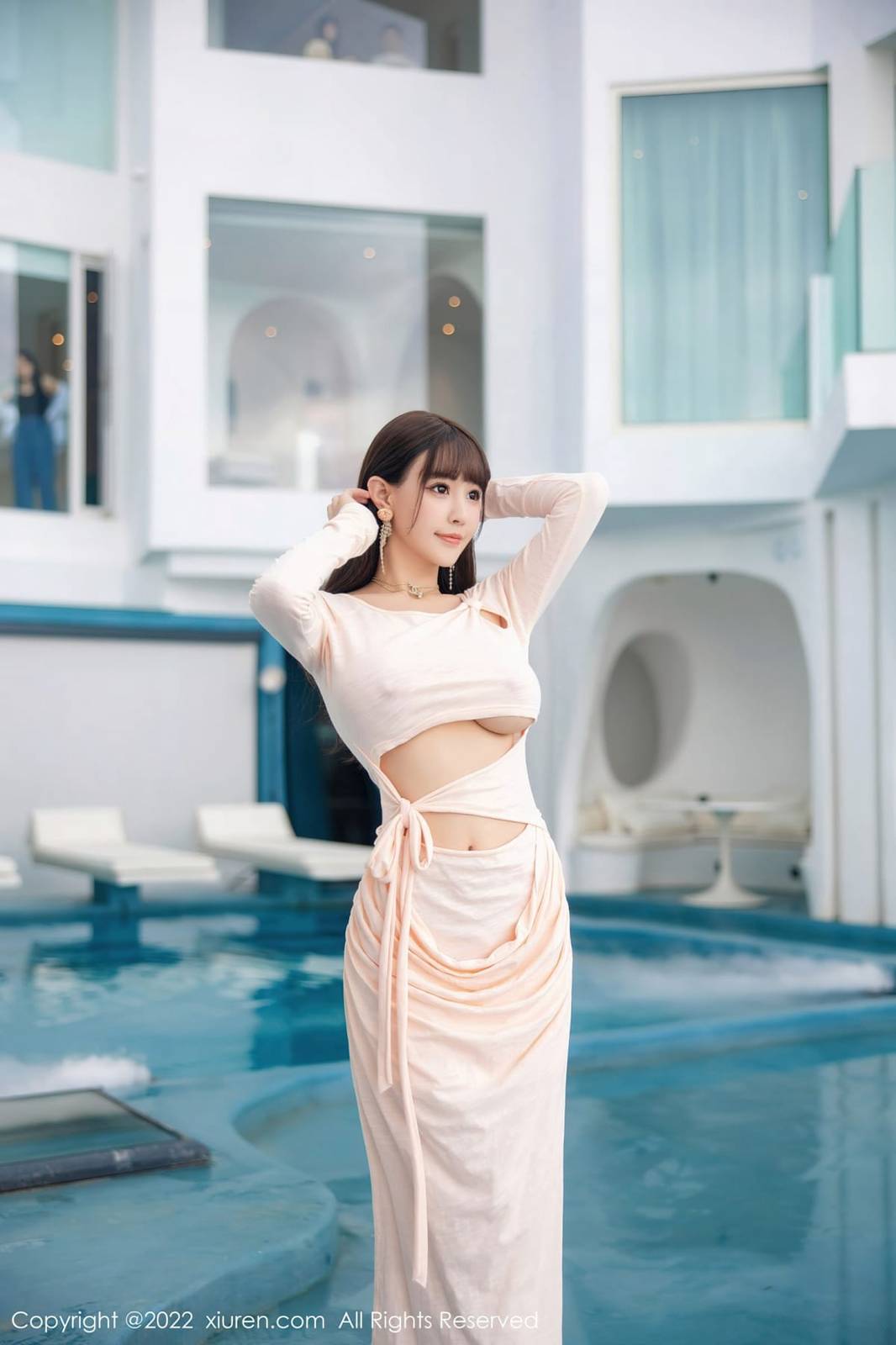 秀人网性感女神Flower朱可儿镂空连衣长裙原色丝袜大理旅拍-11