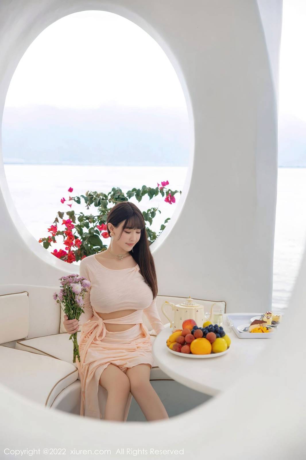 秀人网性感女神Flower朱可儿镂空连衣长裙原色丝袜大理旅拍-18