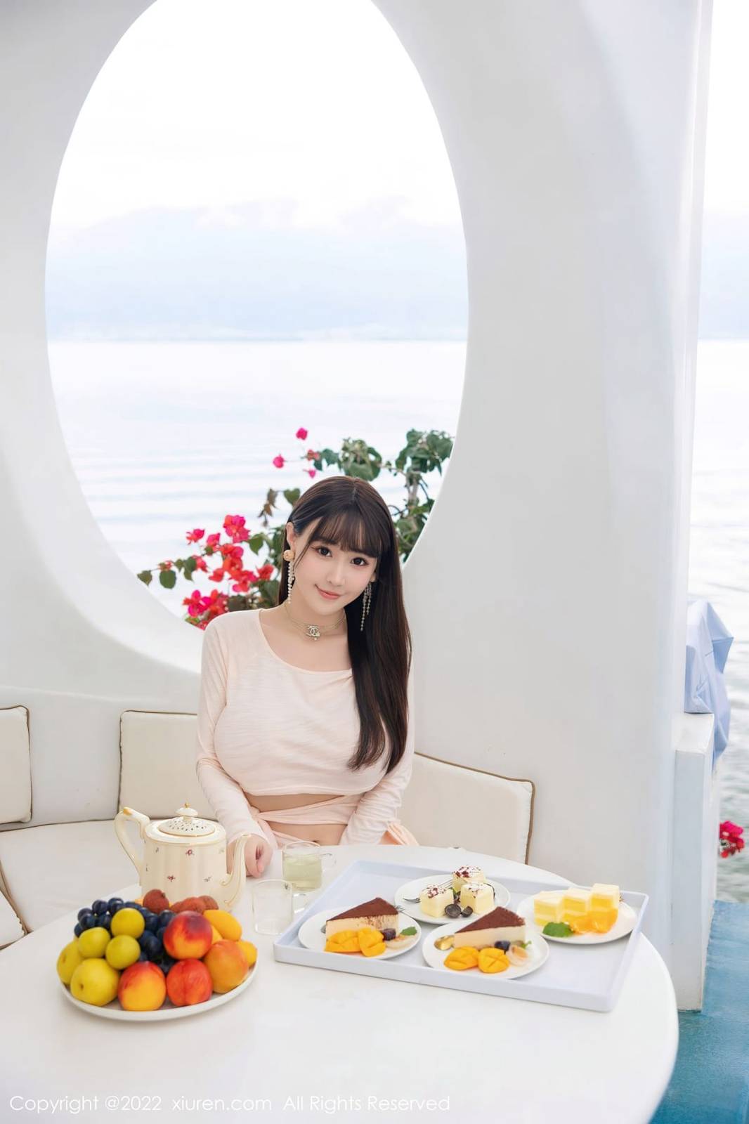 秀人网性感女神Flower朱可儿镂空连衣长裙原色丝袜大理旅拍-17