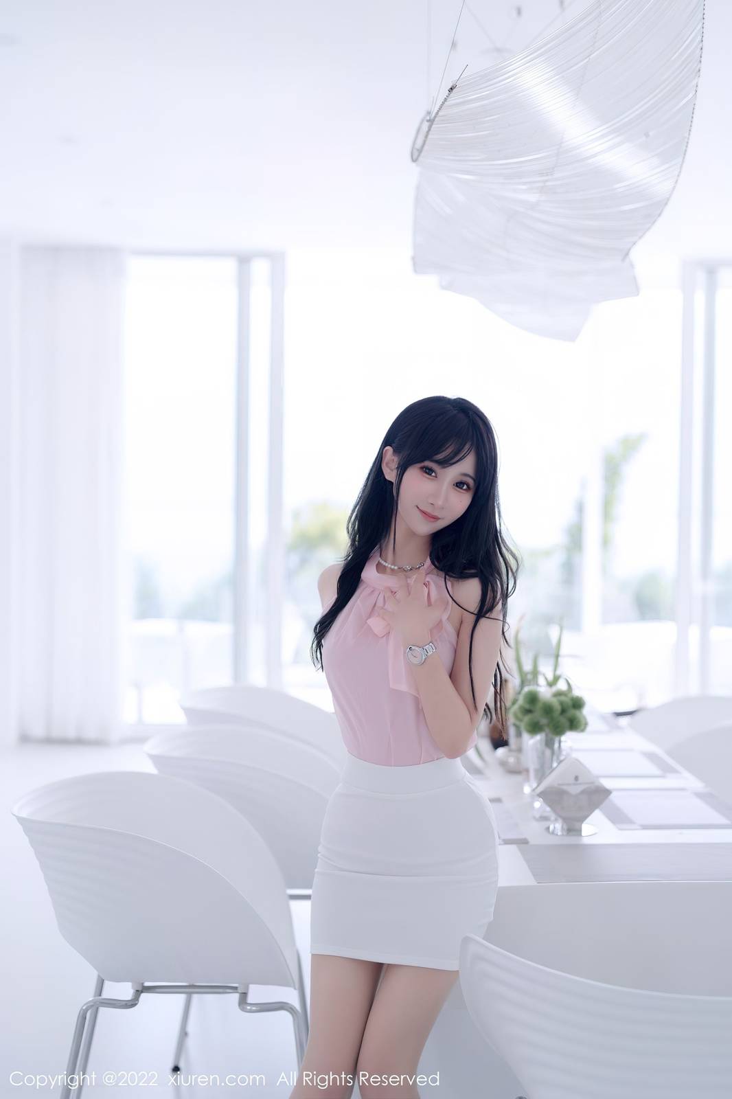 秀人网性感女神小果冻儿jelly粉色上衣搭配白色短裙大理旅拍