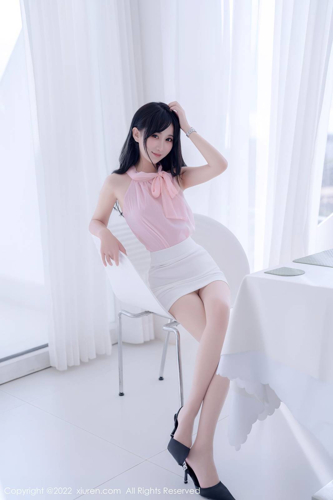 秀人网性感女神小果冻儿jelly粉色上衣搭配白色短裙大理旅拍-2