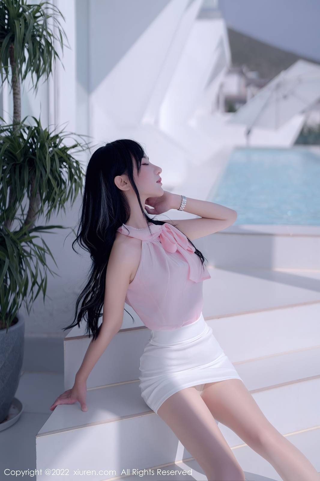 秀人网性感女神小果冻儿jelly粉色上衣搭配白色短裙大理旅拍-10