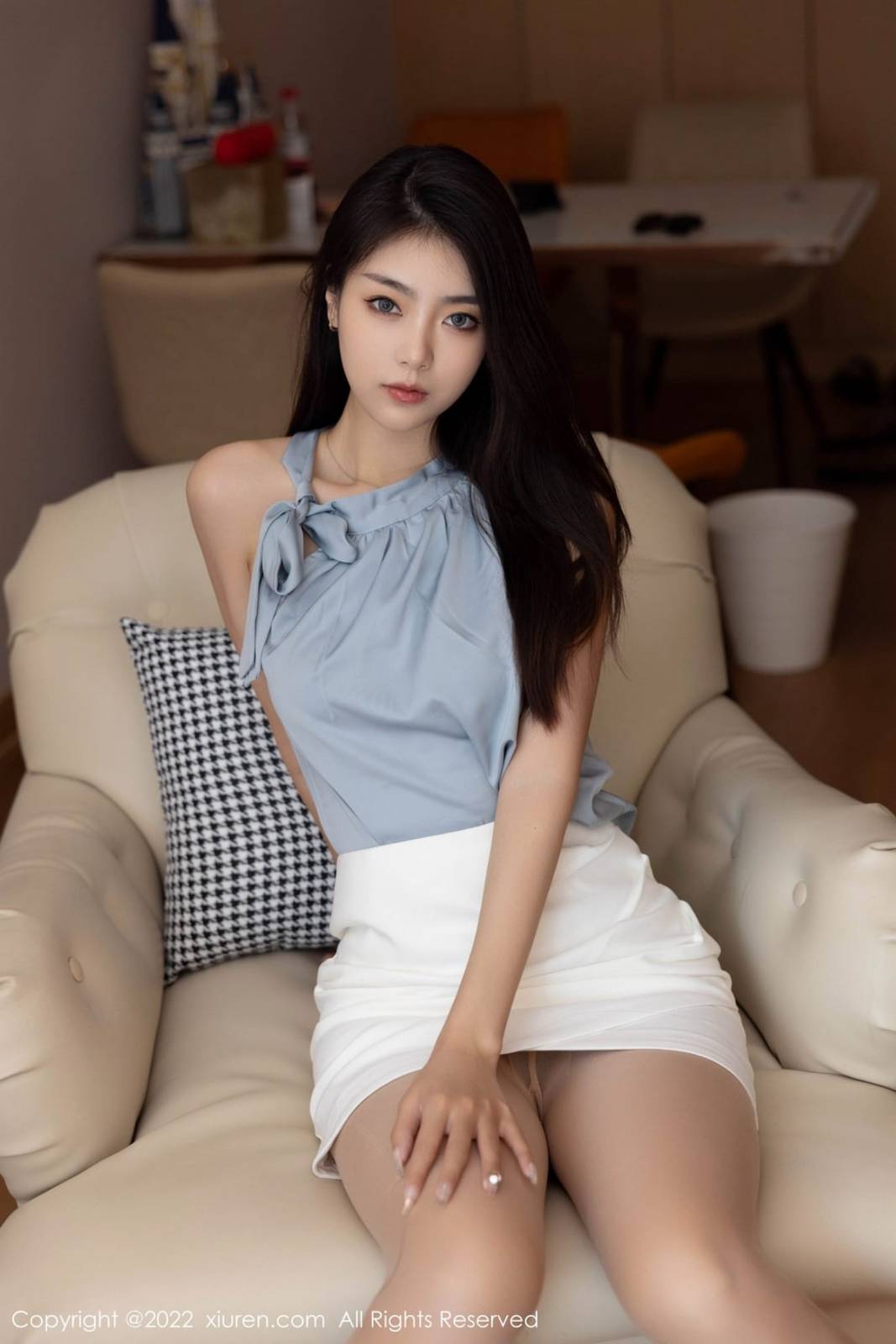 秀人网美女模特可乐Vicky淡蓝色上衣搭配白色短裙性感写真-37
