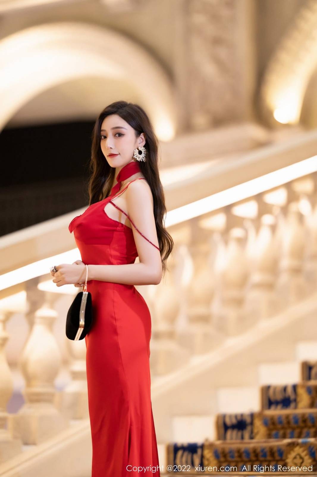 秀人网性感女神王馨瑶yanni红色礼裙搭配原色丝袜气质写真-2