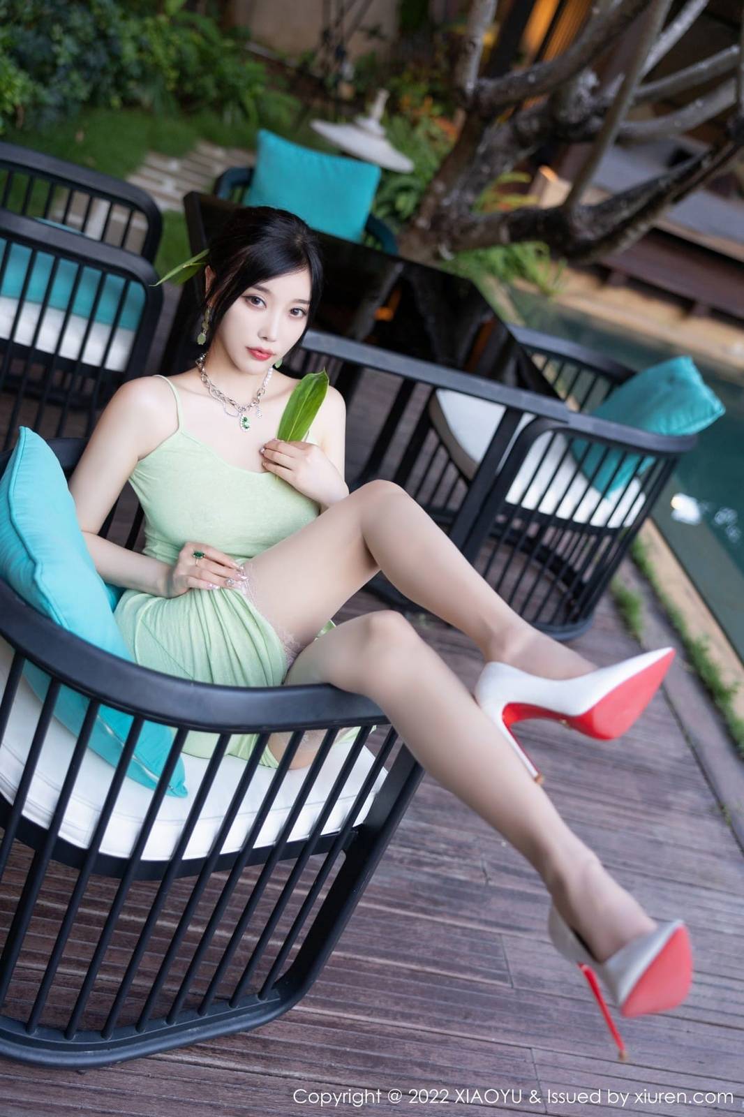 语画界性感女神杨晨晨Yome露肩连衣短裙原色丝袜心愿旅拍-25