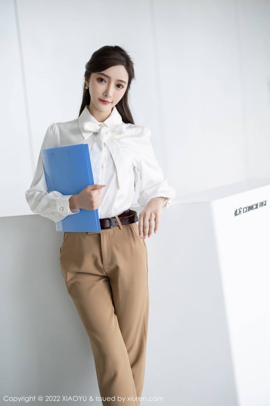 语画界性感女神王馨瑶yanni白衬衫职场OL搭配原色丝袜写真-6