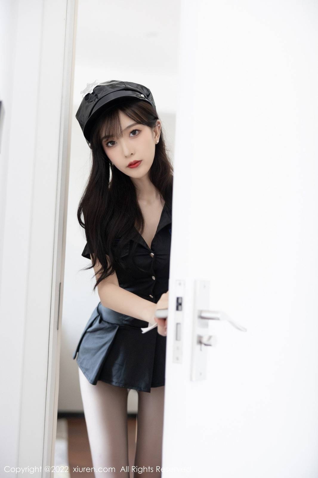 秀人网美女模特林星阑黑色警花情趣制服黑丝系列性感写真