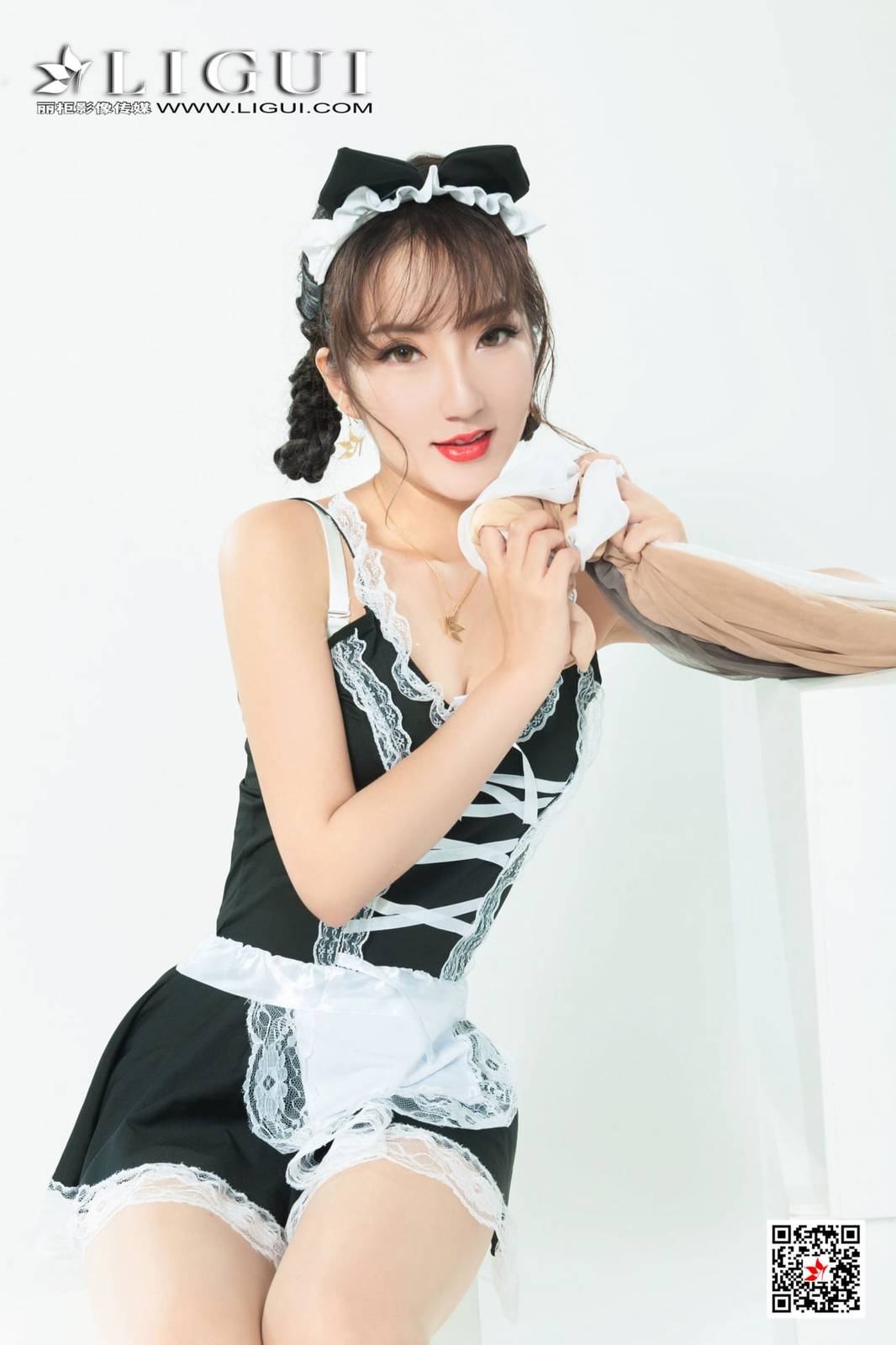 Ligui丽柜网络丽人汐汐蕾丝女仆搭配肉色丝袜装扮写真-3