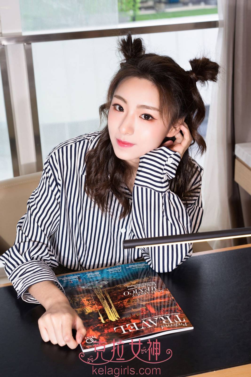 Kelagirls克拉女神吕佳条纹衬衫搭配牛仔热裤美腿系列写真-4