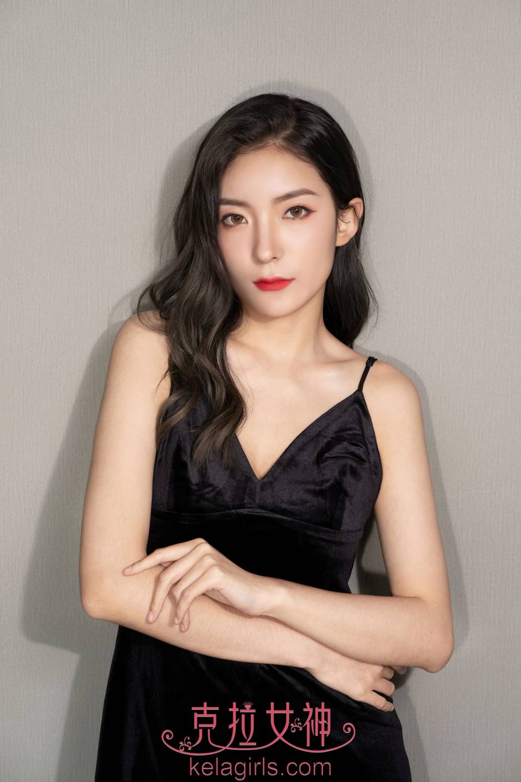 Kelagirls克拉苏展黑色吊带长裙烈焰红唇系列浴室写真-17