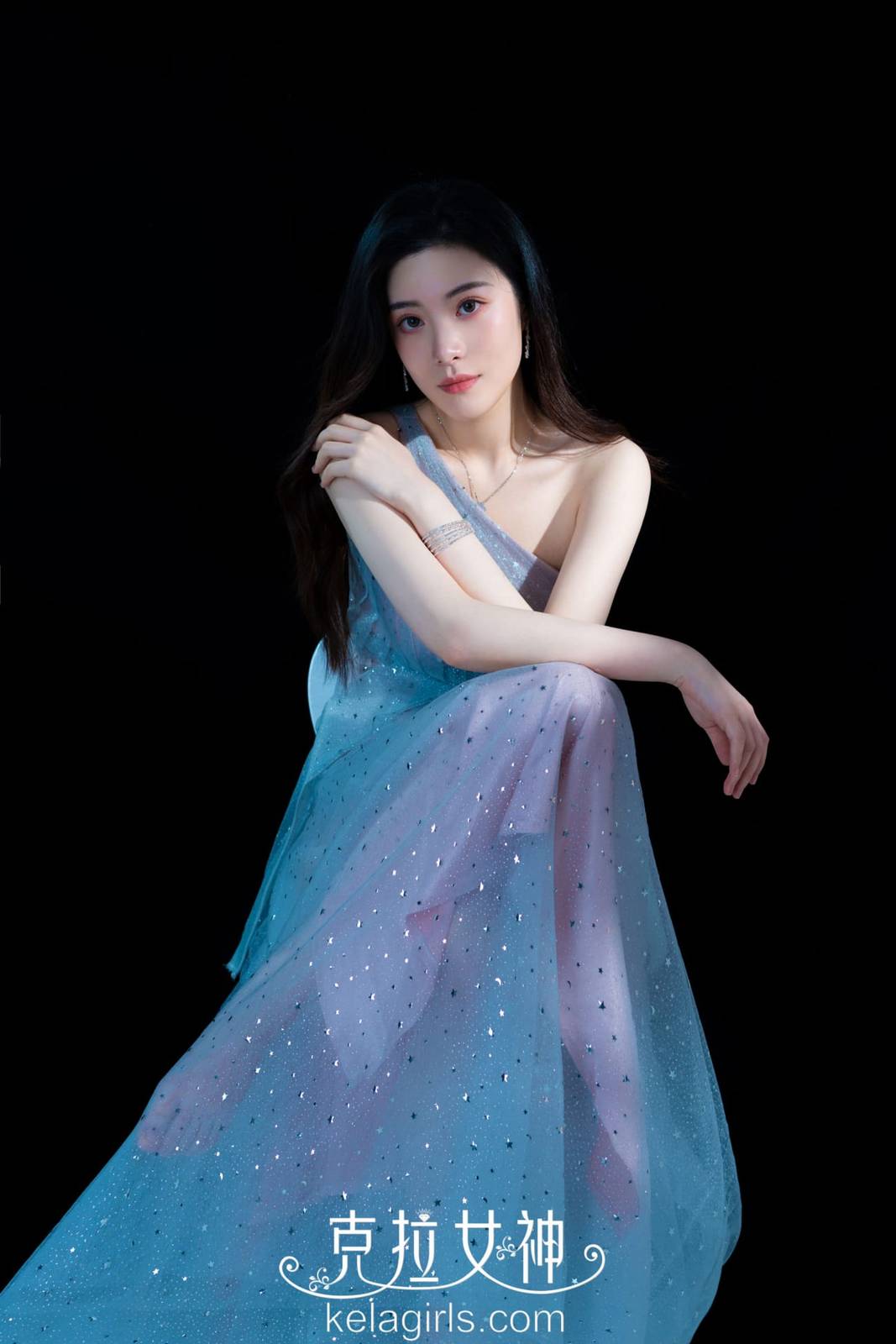 Kelagirls克拉女神百琳露肩蕾丝长裙梦幻花系主题写真